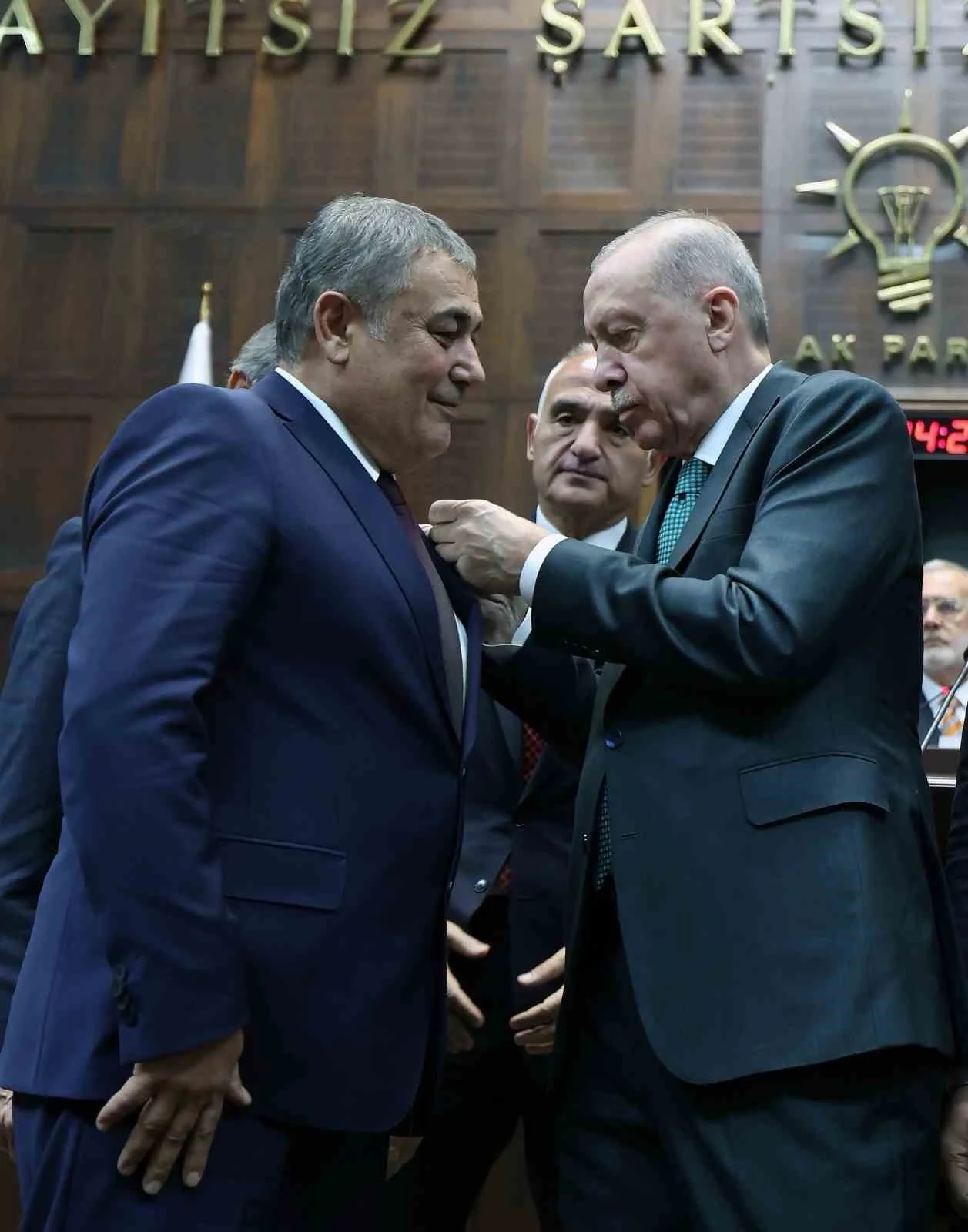 CHP’den istifa eden Aksu Belediye Başkanı Yıldırım AK Parti’ye katıldı
