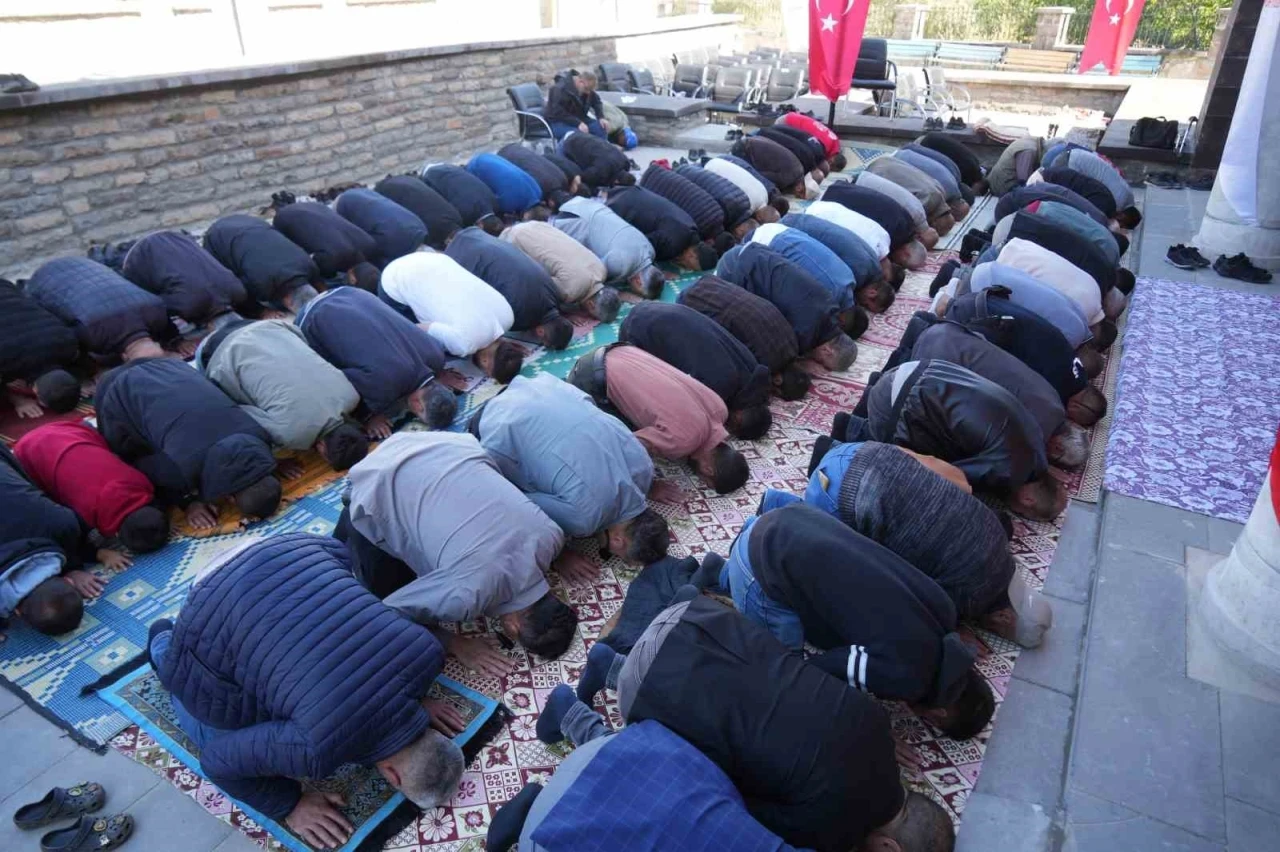 CHP döneminde yıkılan Murat Paşa Camisi 85 yıl sonra yeniden ibadete açıldı
