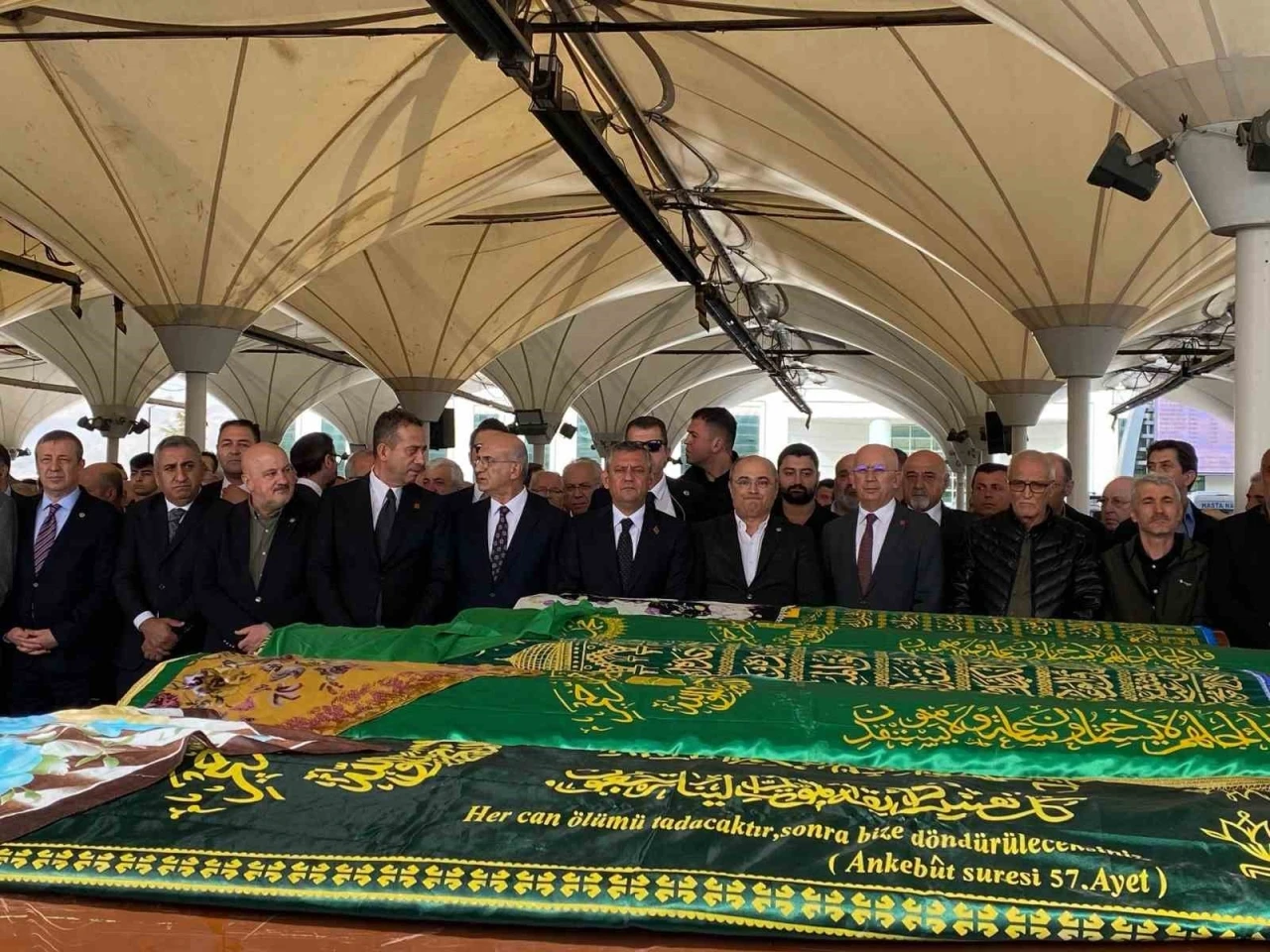 CHP Genel Başkanı Özel, 27. Dönem Milletvekili Turan Aydoğan’ın annesinin cenazesine katıldı
