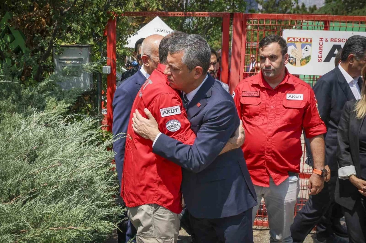 CHP Genel Başkanı Özel’den AKUT’a taziye ziyareti
