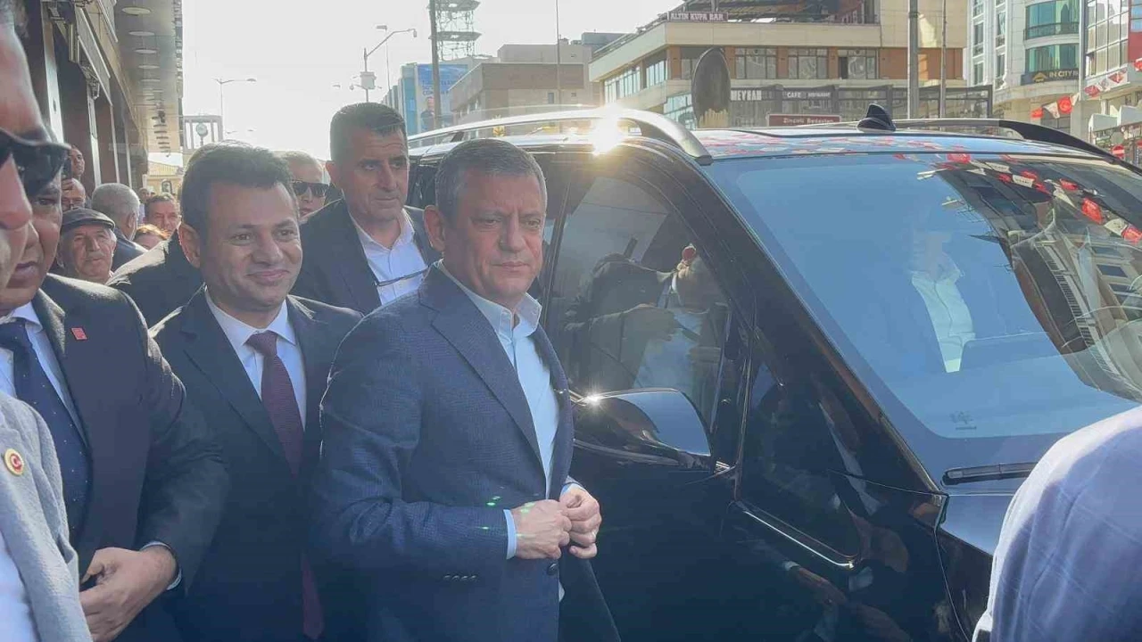 CHP Genel Başkanı Özel Gaziantep’te partililerle bir araya geldi
