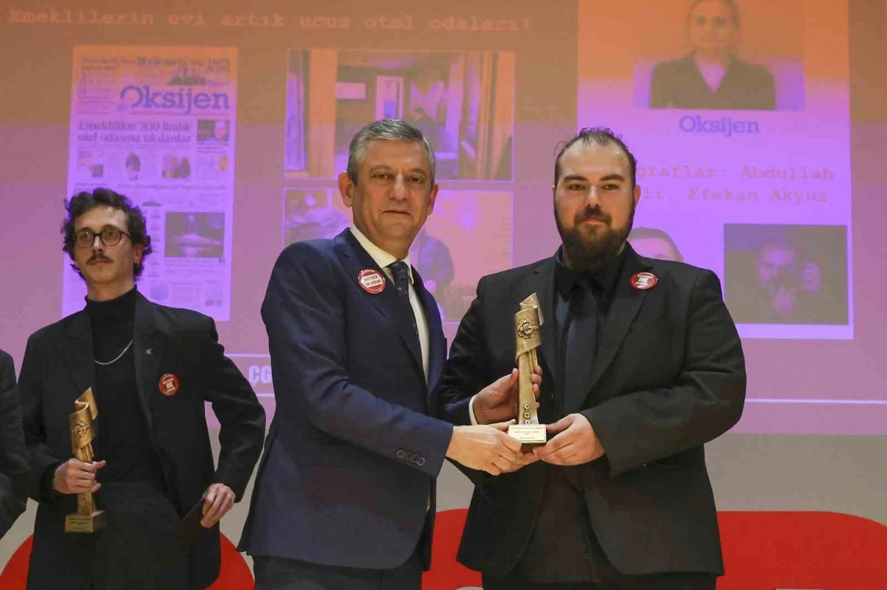 CHP Genel Başkanı &Ouml;zel: "Gazetecilerin emeklerinin s&ouml;m&uuml;r&uuml;lmediği bir T&uuml;rkiye&rsquo;ye ihtiya&ccedil; var"
