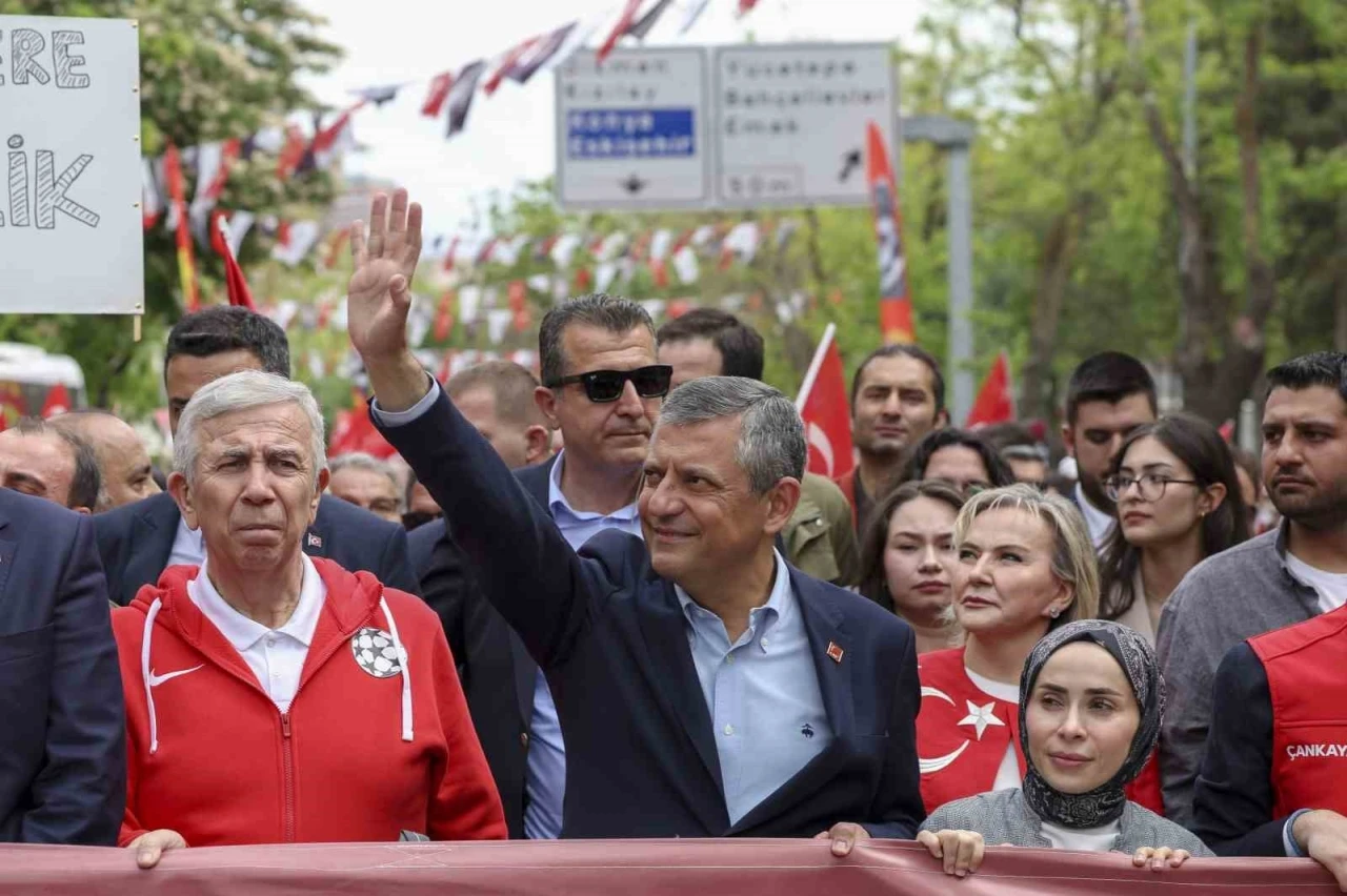 CHP Genel Başkanı &Ouml;zel: "Gen&ccedil;ler Cumhuriyet&rsquo;e ve Cumhuriyet&rsquo;in kazanımlarına sahip &ccedil;ıkmaya kararlı"
