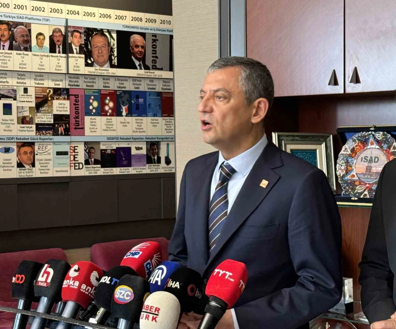 CHP Genel Başkanı Özel, TÜRKONFED’i ziyaret etti
