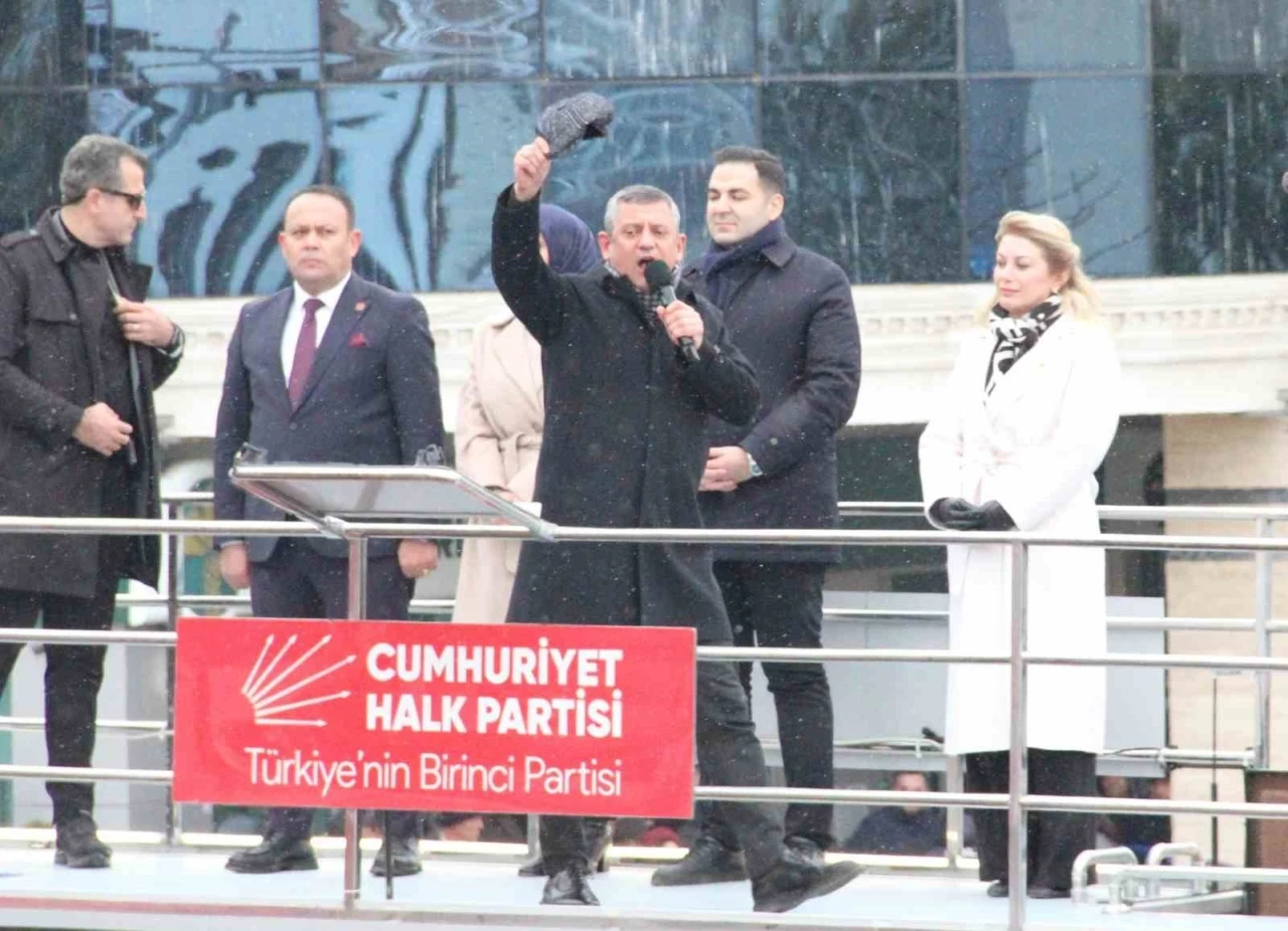CHP Genel Başkanı &Ouml;zg&uuml;r &Ouml;zel: "D&uuml;nyaya sesleniyorum, Trump&rsquo;ın d&uuml;zeni d&uuml;nya d&uuml;zeni olamaz"
