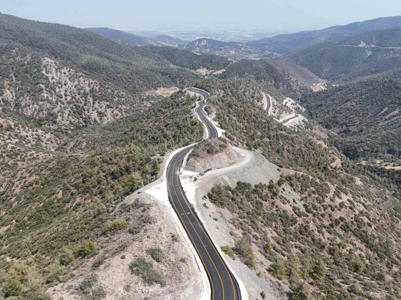 CHP’li başkanın 2 dönem vaat edip, hayata geçiremediği yolu AK Partili başkan 8 ayda yaptı
