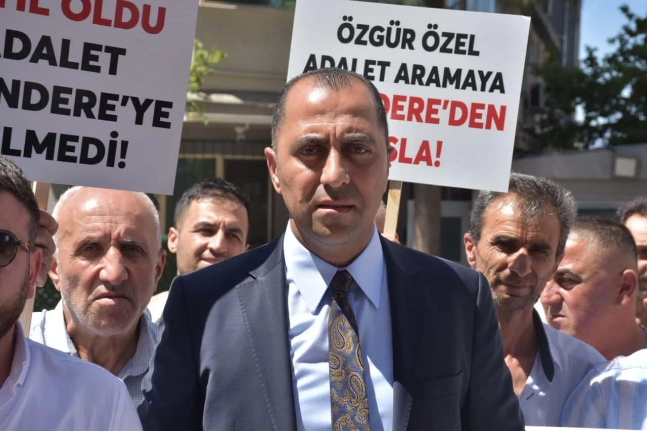 CHP&rsquo;li İzmir Belediyesi&rsquo;nin dolandırdığı mağdurlar konuştu: "15 yıl ge&ccedil;mesine rağmen biz hala evlerimize kavuşamadık"
