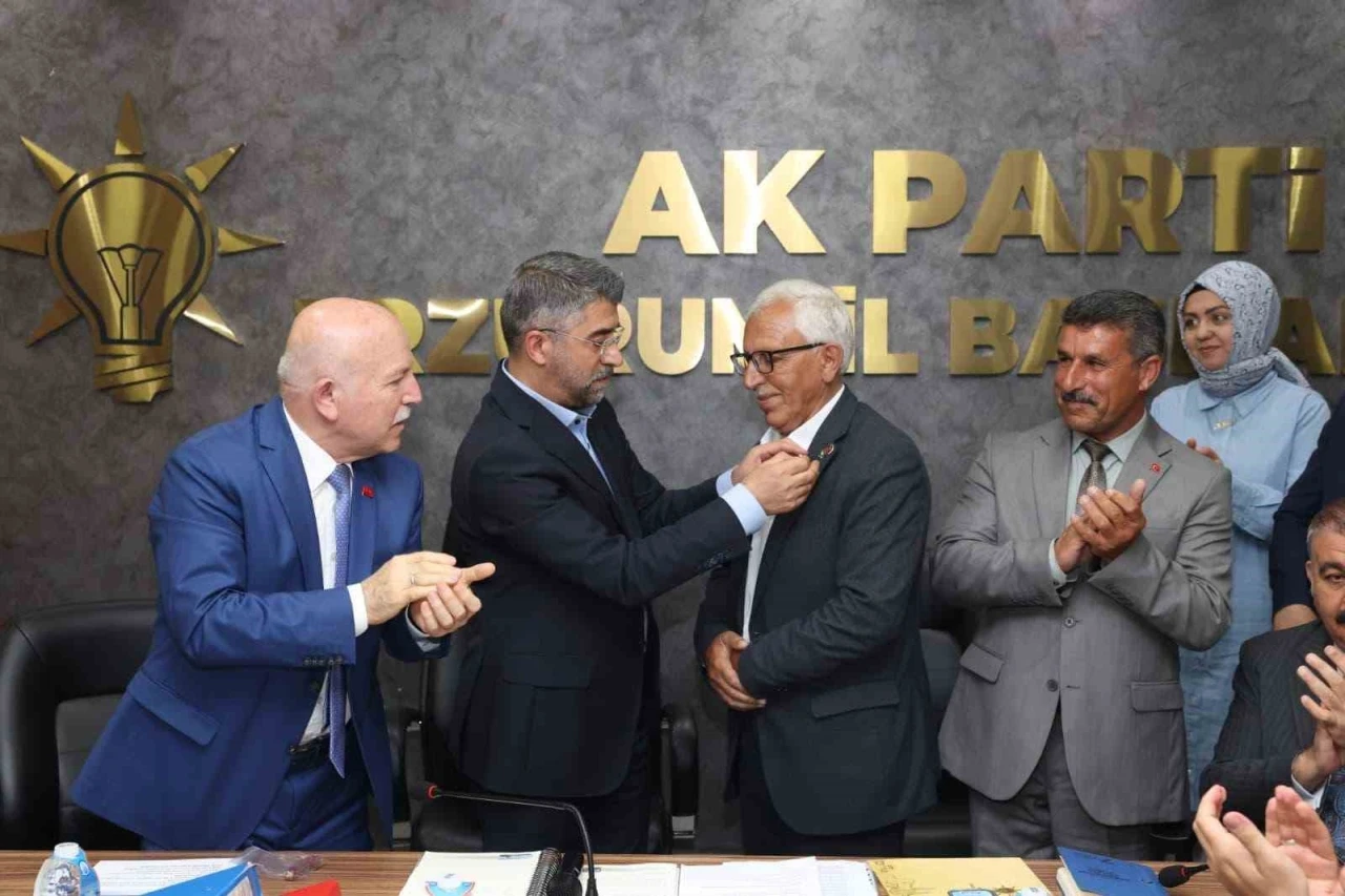 CHP&rsquo;li meclis &uuml;yesi istifa ederek AK Parti&rsquo;ye ge&ccedil;ti
