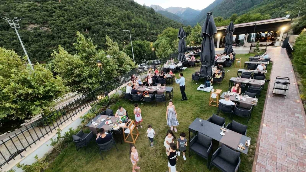 CHP’li Merkezefendi’de ruhsatı olmayan Ornaz restoran için adrese teslim ihale iddiası
