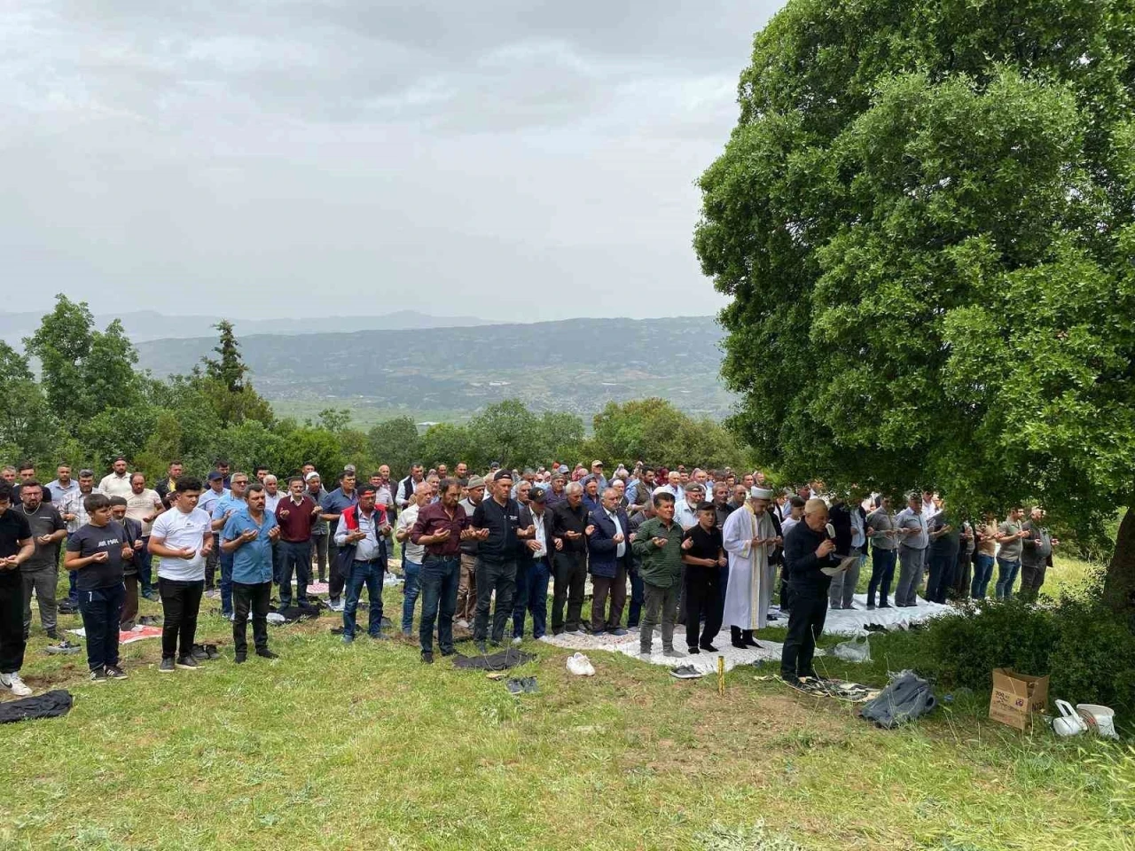 Çiftçiler bolluk ve bereket için Olcak Dede’de buluştu
