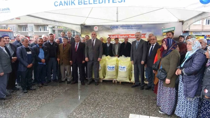 &Ccedil;ift&ccedil;ilere 10 ton g&uuml;bre desteği
