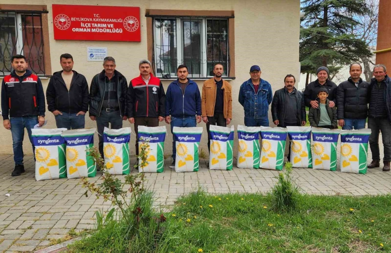 &Ccedil;ift&ccedil;ilere y&uuml;zde 50 hibeli tohum dağıtıldı
