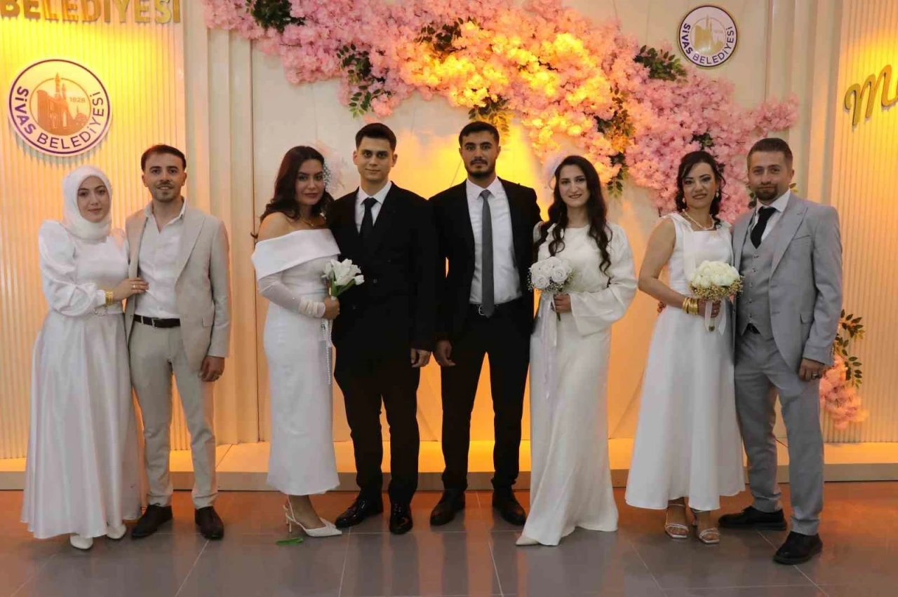 &Ccedil;iftler nikah salonuna akın etti, tarih kadar nedeni de dikkat &ccedil;ekti
