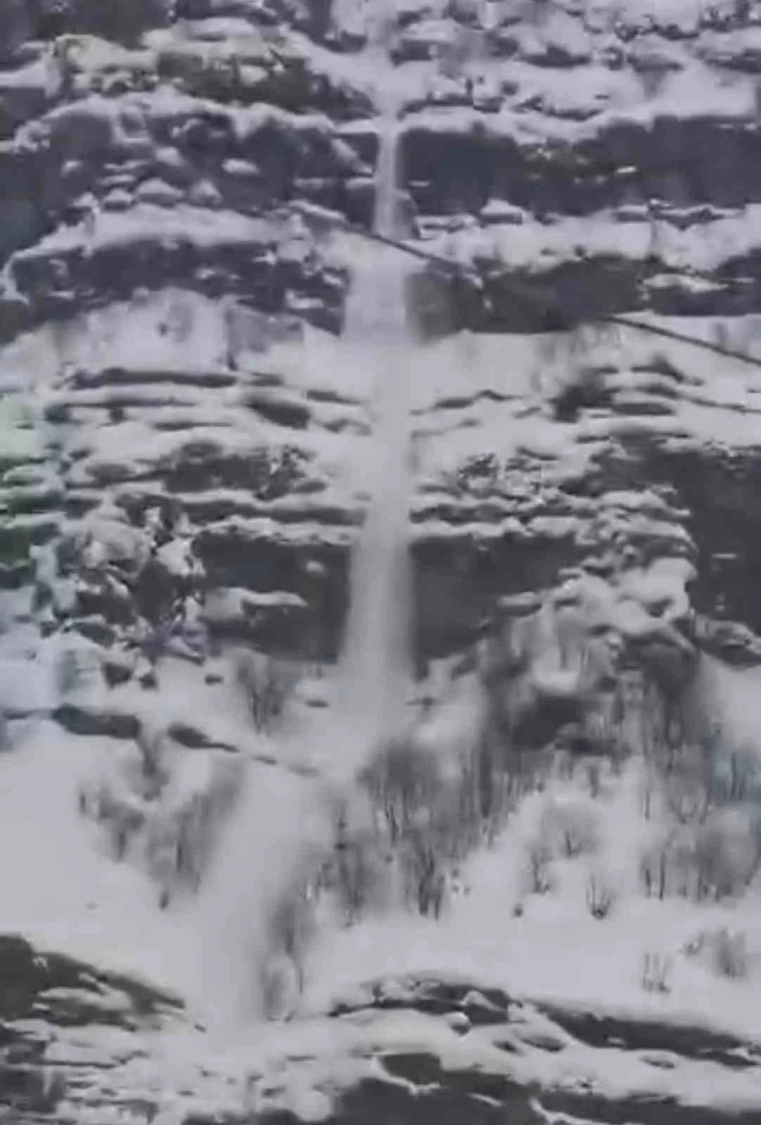 &Ccedil;ığ d&uuml;şme anı kamerada
