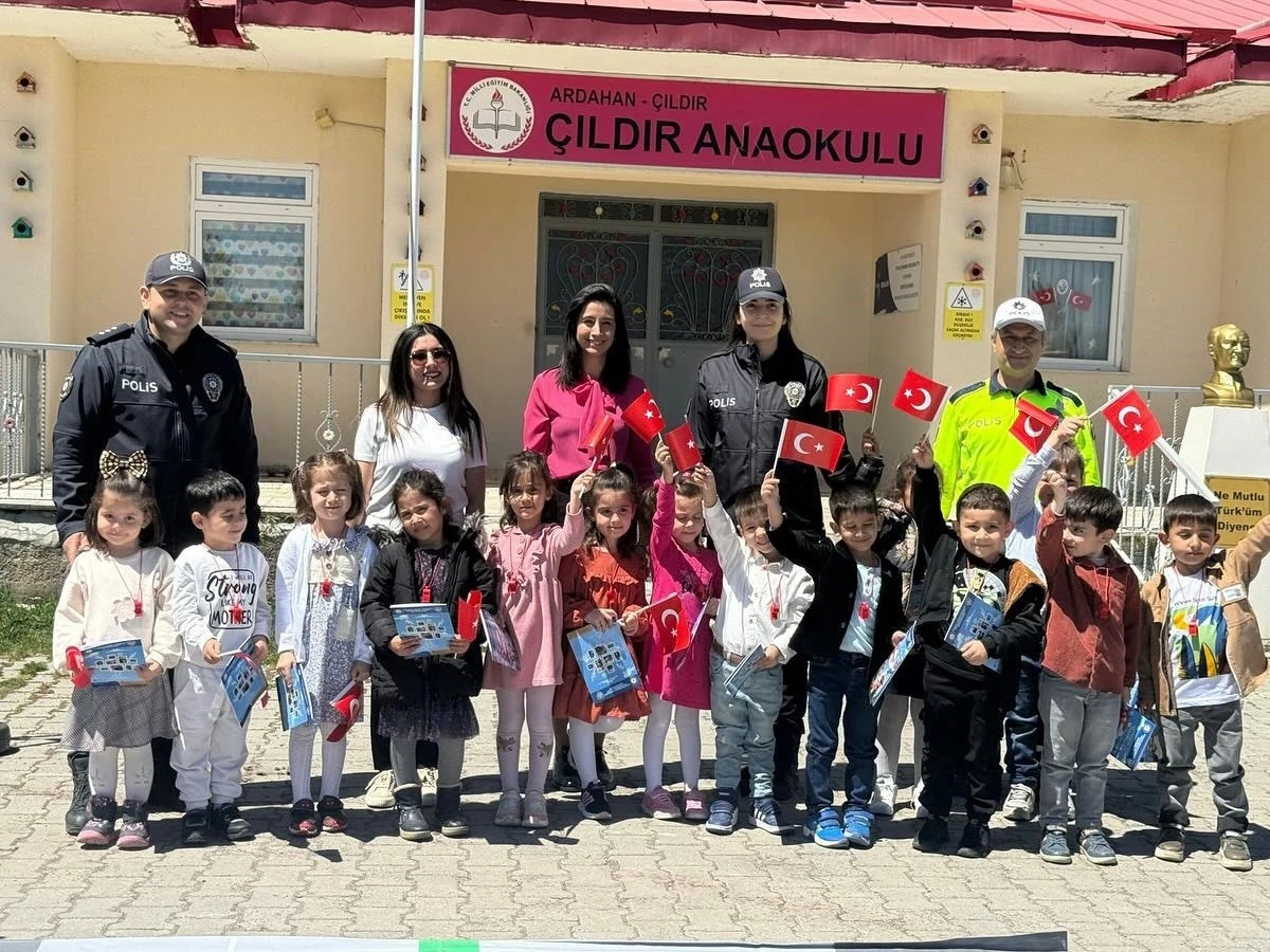 Çıldır’da anaokulu öğrencilerine trafik eğitimi
