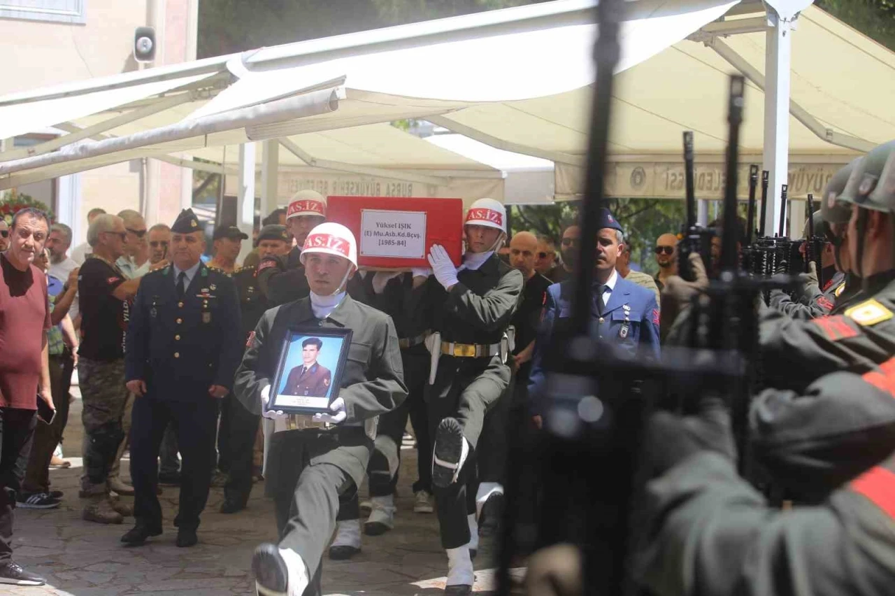 Cilo Dağı&rsquo;nın zirvesinde hayatını kaybeden Bursalı dağcı son yolculuğuna uğurlandı
