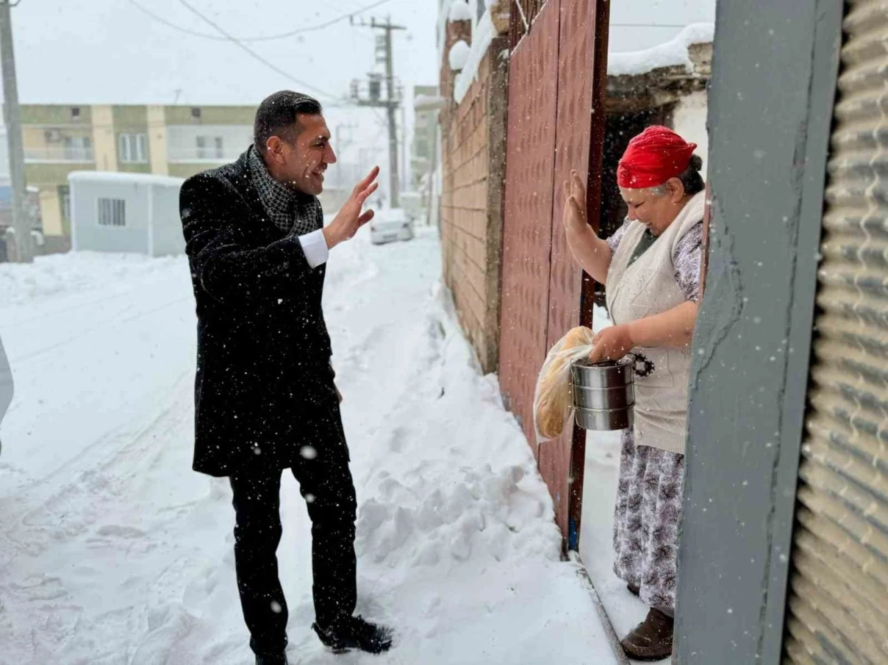 &Ccedil;ınar Kaymakamlığından &ouml;rnek davranış
