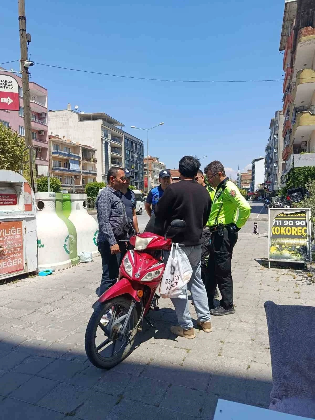 &Ccedil;ine&rsquo;de kaldırımlarda motosiklet denetimi
