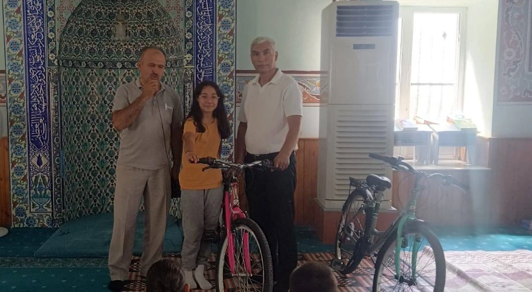 Çine’de Kur’an-ı Kerim’e geçen öğrencilere bisiklet hediye edildi

