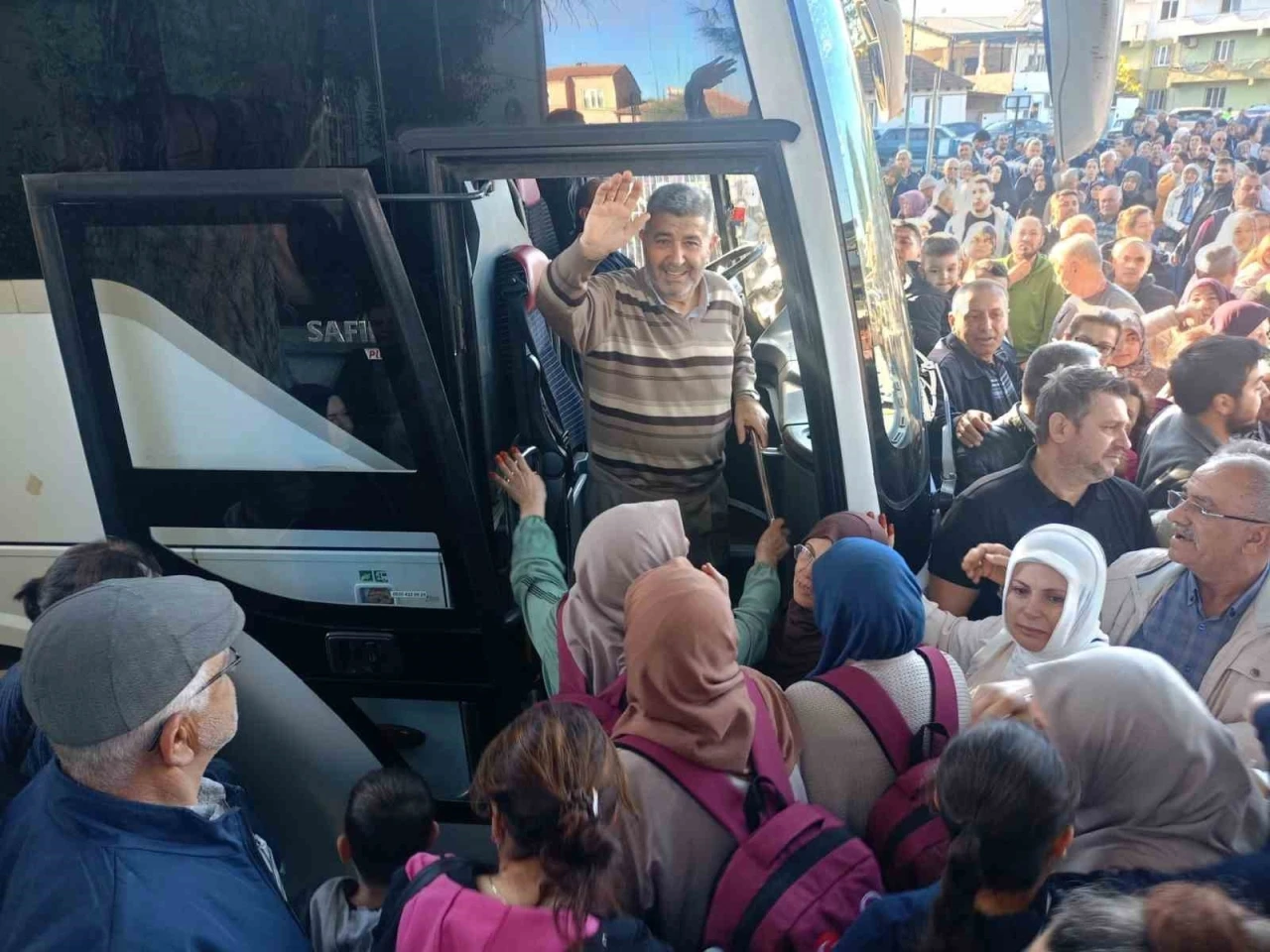 Çineli umreciler kutsal topraklara uğurlandı
