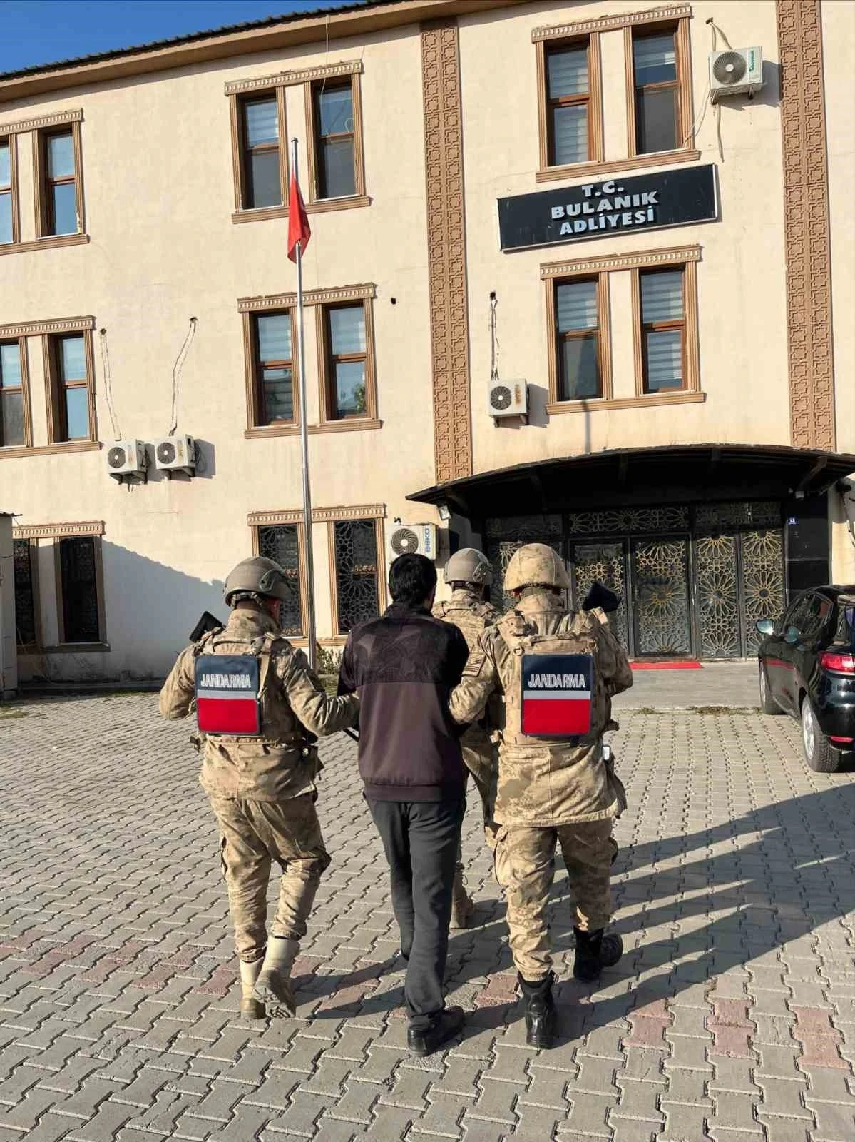 Cinsel taciz suçundan aranan şüpheli jandarma operasyonuyla yakalandı
