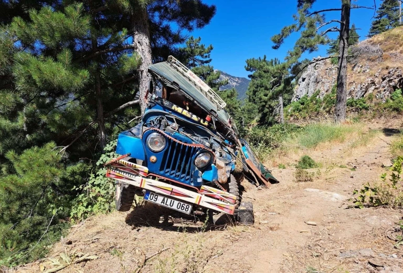 Cip şarampole uçtu, 3 kişi yaralandı