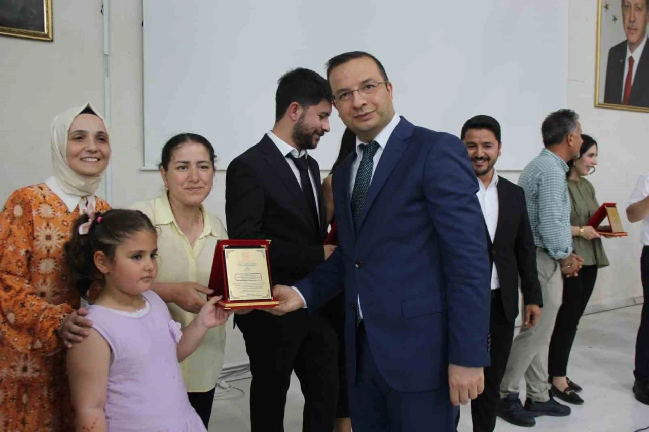 Cizre&rsquo;de 7&rsquo;den 70&rsquo;e Okuyan Cizre Projesinde 2,5 milyon sayfa kitap okundu
