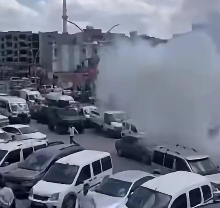 Cizre&rsquo;de bayram arefesinde akrabalar arası taşlı, sopalı ve bı&ccedil;aklı kavga: 8 yaralı, 17 g&ouml;zaltı
