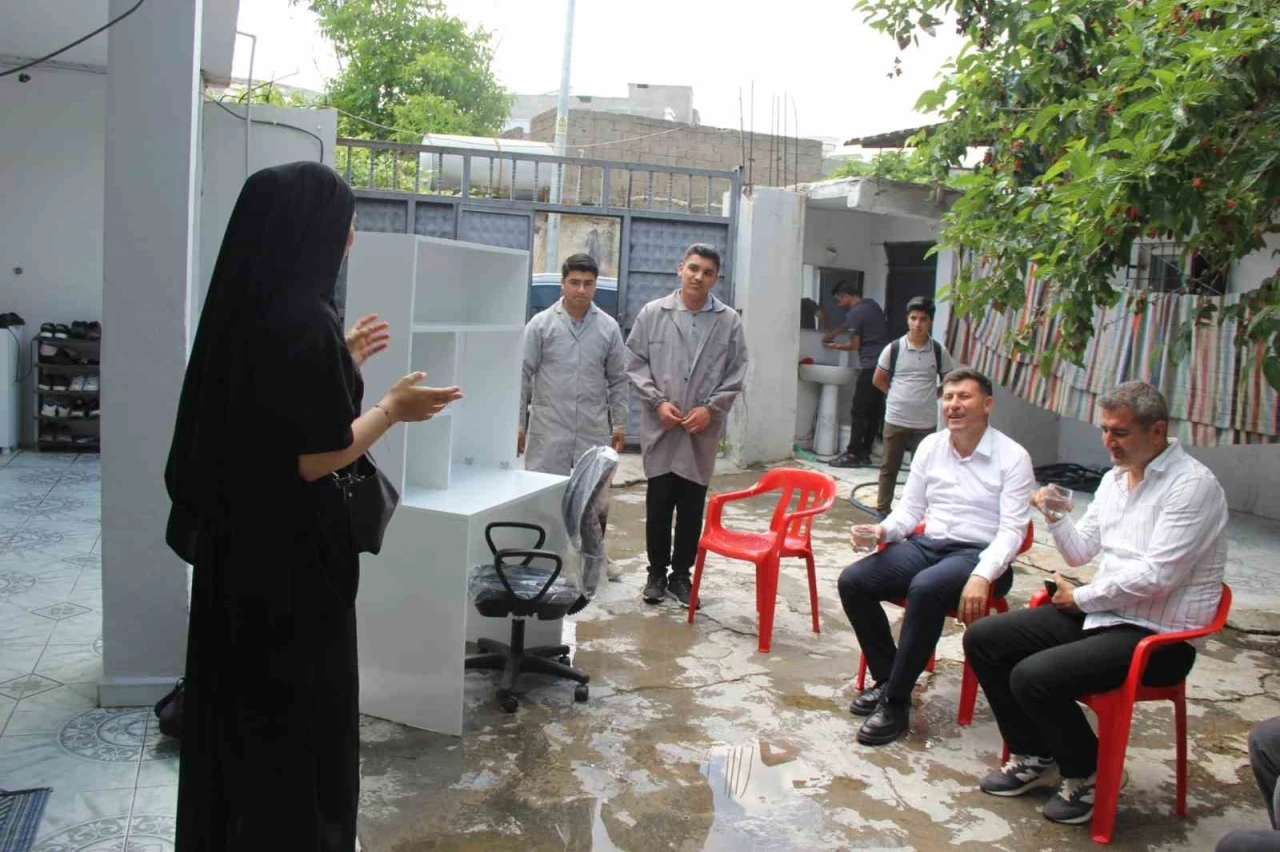 Cizre&rsquo;de &ouml;ğrenciler akranları i&ccedil;in &ouml;nce &uuml;retti sonra evine g&ouml;t&uuml;r&uuml;p teslim etti

