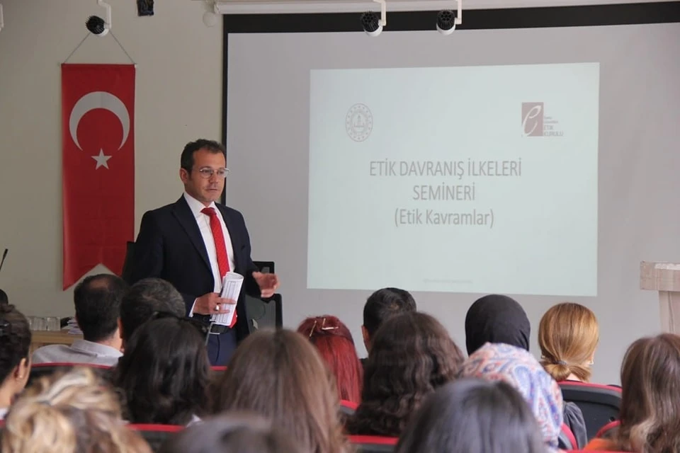 Cizre’de öğretmenlere &quot;Etik Davranış İlkeleri&quot; semineri verildi
