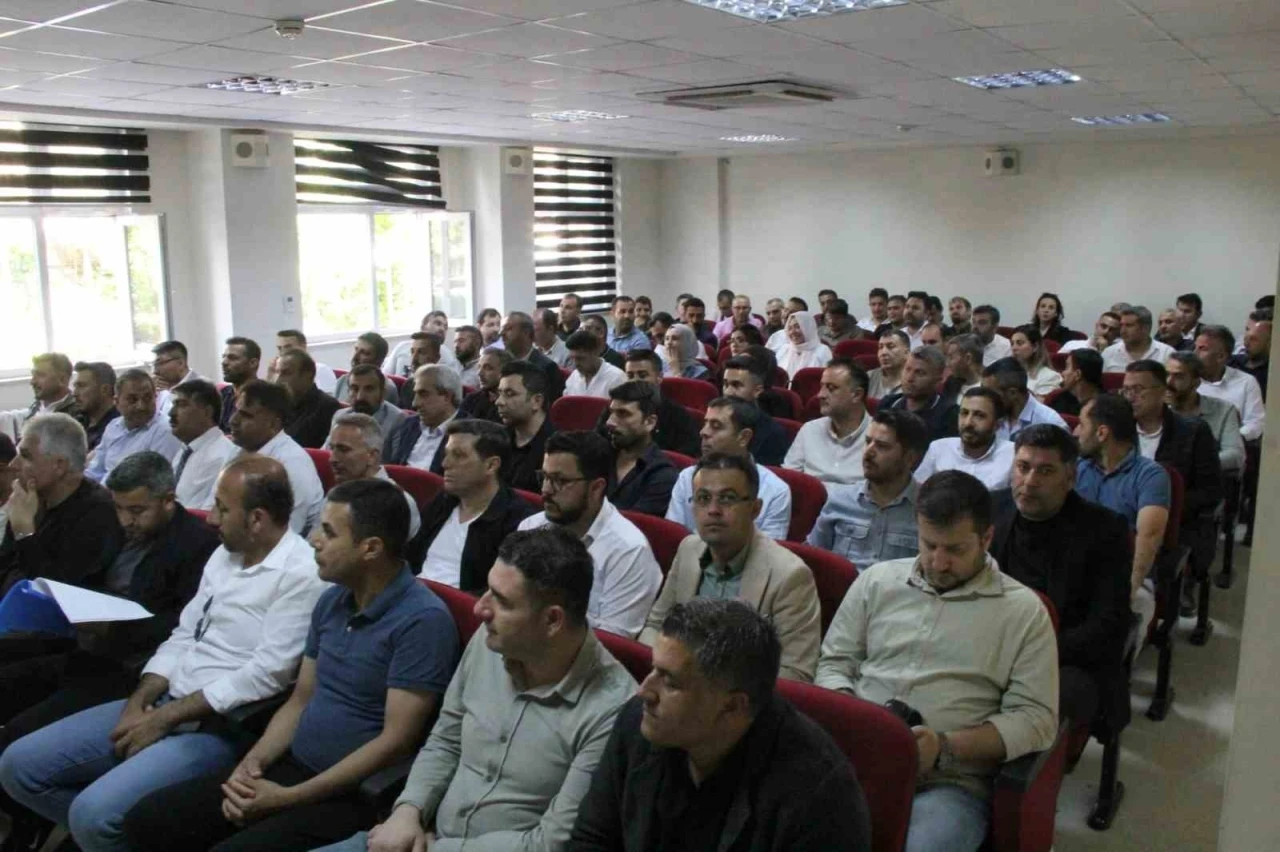 Cizre&rsquo;de okul m&uuml;d&uuml;rleri toplantısında eğitim masaya yatırıldı
