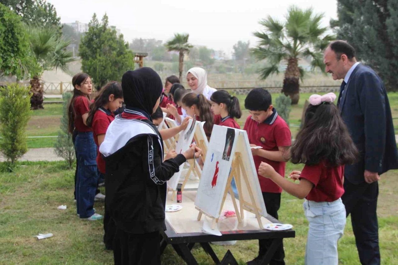 Cizre’de &quot;Okulumla Sosyalleşiyorum&quot; projesiyle öğrenciler açık havada sanatla buluştu
