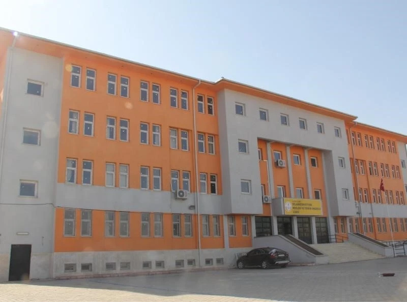 Cizre&rsquo;deki lisede taciz iddiası: &Ouml;ğretmen g&ouml;zaltında
