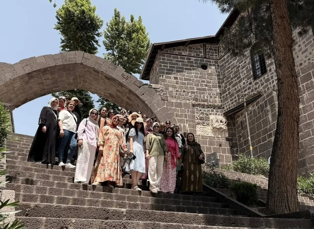 Cizreli Kadınlar Diyarbakır ve Mardin’in tarihi ve turistik yerlerini gezdi
