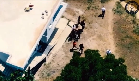 Çocuğun cinsel istismarı suçundan aranan şahsa film gibi operasyon

