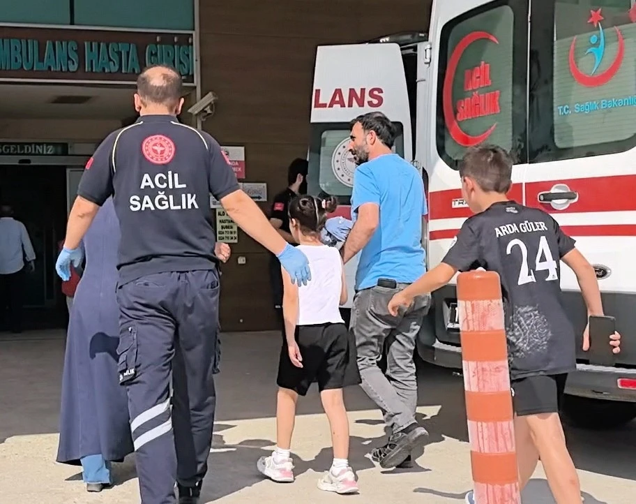 Çocuğun diline bıçak saplandı
