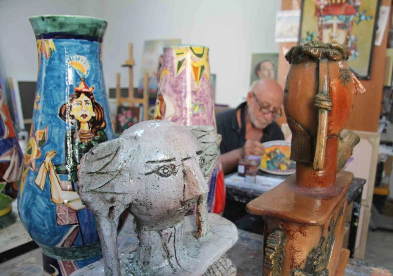 Çocukken ailesine destek olmak için başladı, ressam oldu
