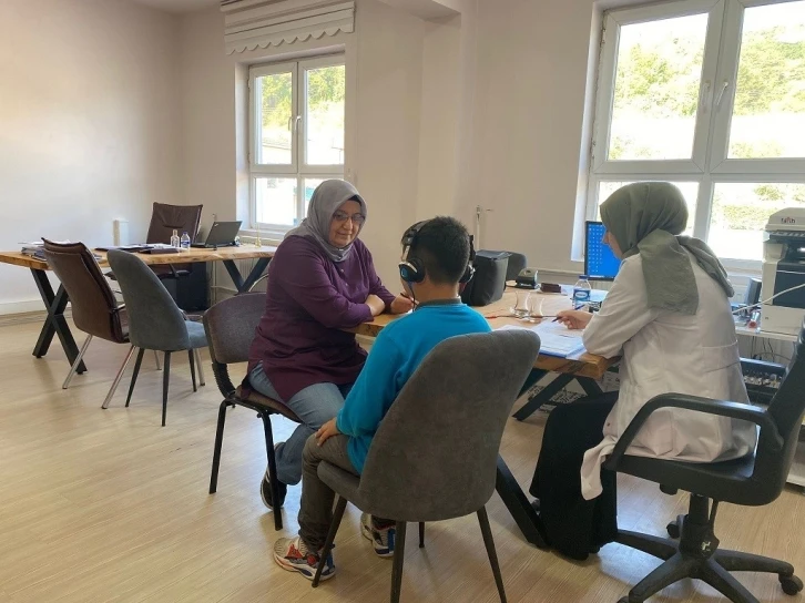 &Ccedil;ocuklar doktora sevk ediliyor
