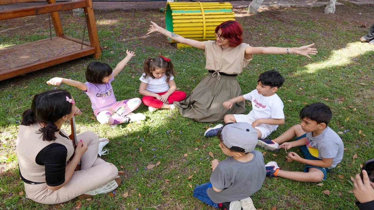 Çocuklar eğlenerek İngilizce öğreniyor
