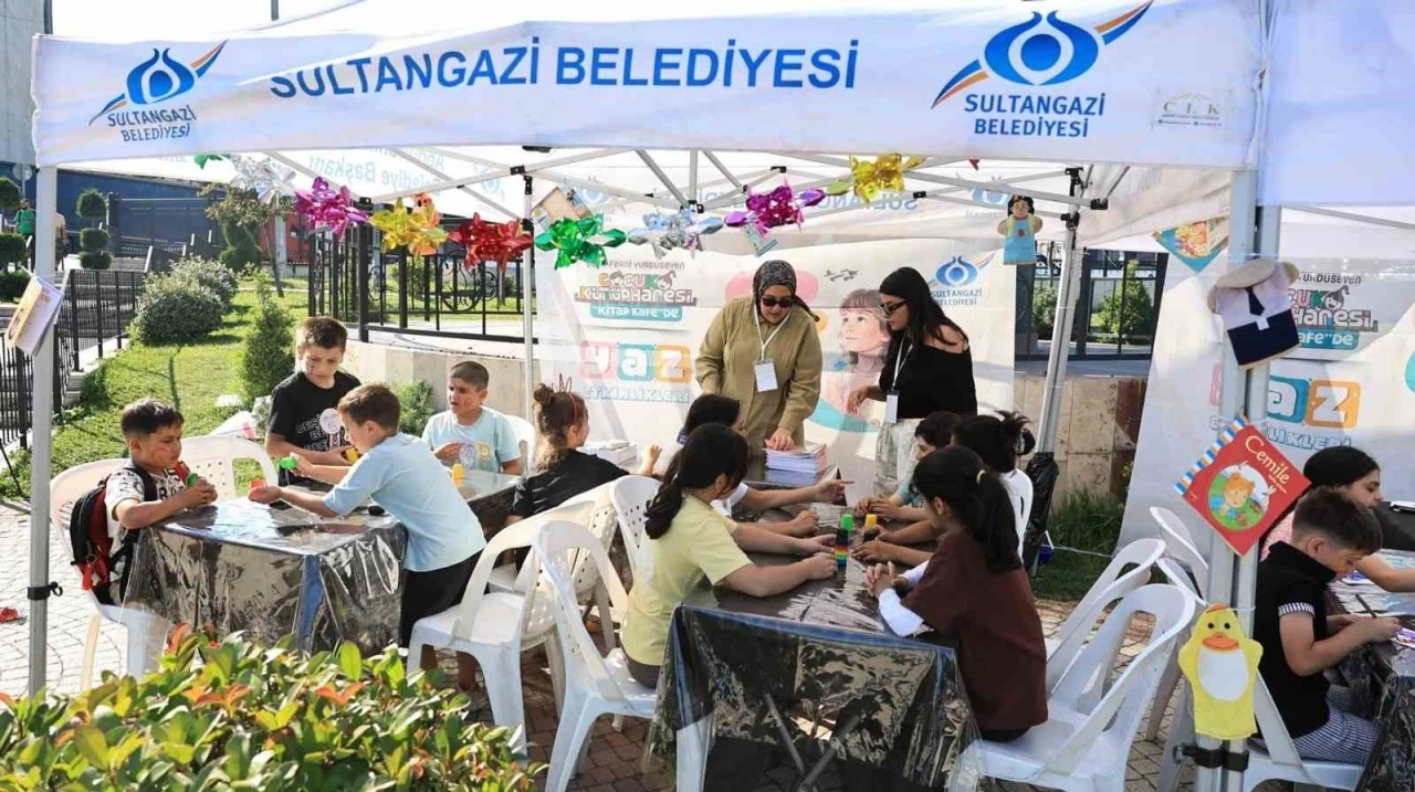 &Ccedil;ocuklar Sultangazi Kitap Kafe etkinliklerinde hem &ouml;ğrenip hem eğleniyor
