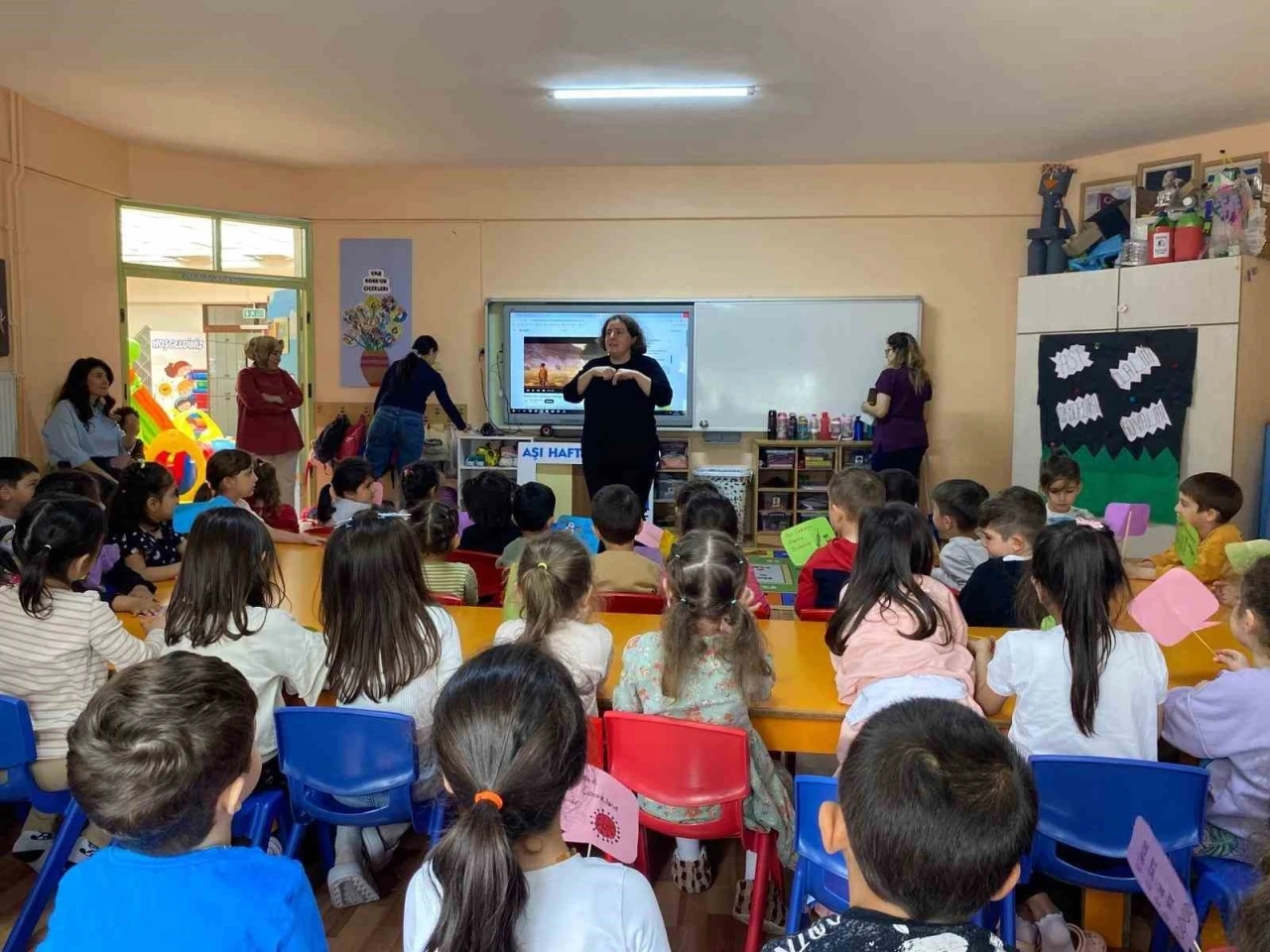 Çocuklara aşı bilinci eğitimi
