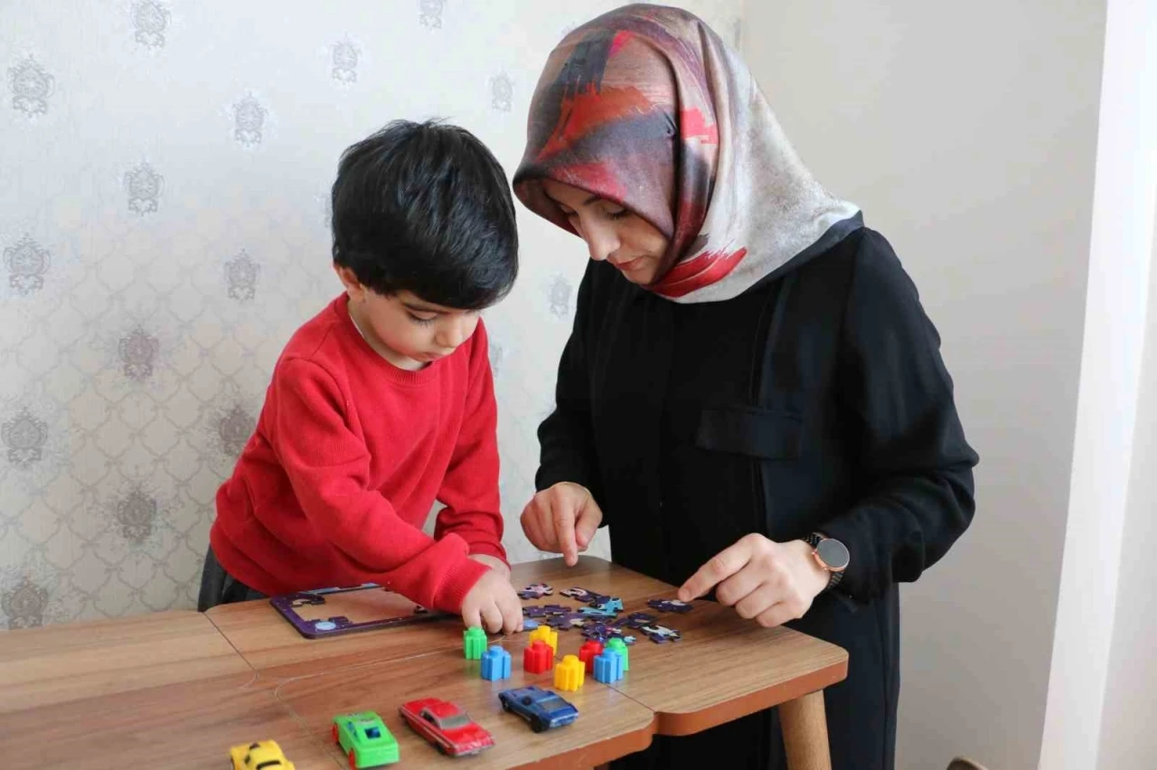 &Ccedil;ocukları i&ccedil;in hobi olarak yapıyordu, evinin odasını at&ouml;lyeye &ccedil;evirip 81 ile satış yapmaya başladı
