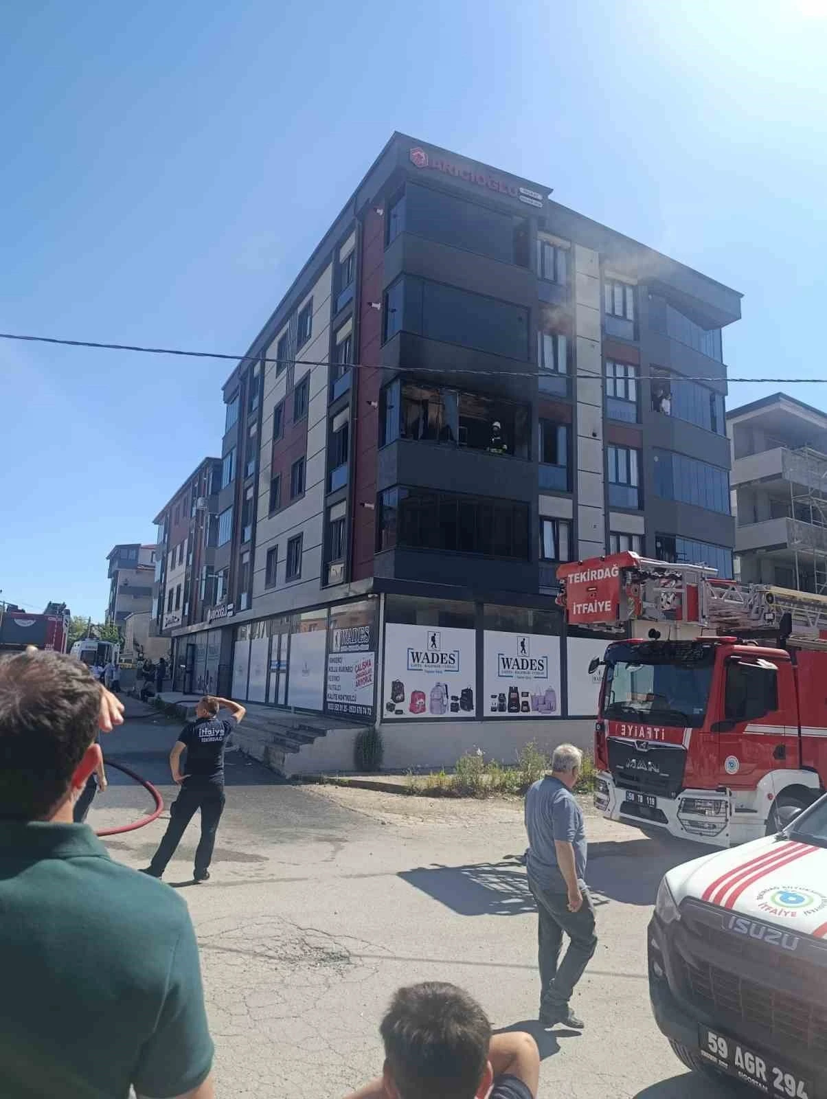 &Ccedil;ocukların ateşle oyunu yangın &ccedil;ıkardı: 1 yaralı
