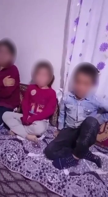 Çocuklarına kemerle işkence yapıp bir de cep telefonuyla kayıt altına aldı
