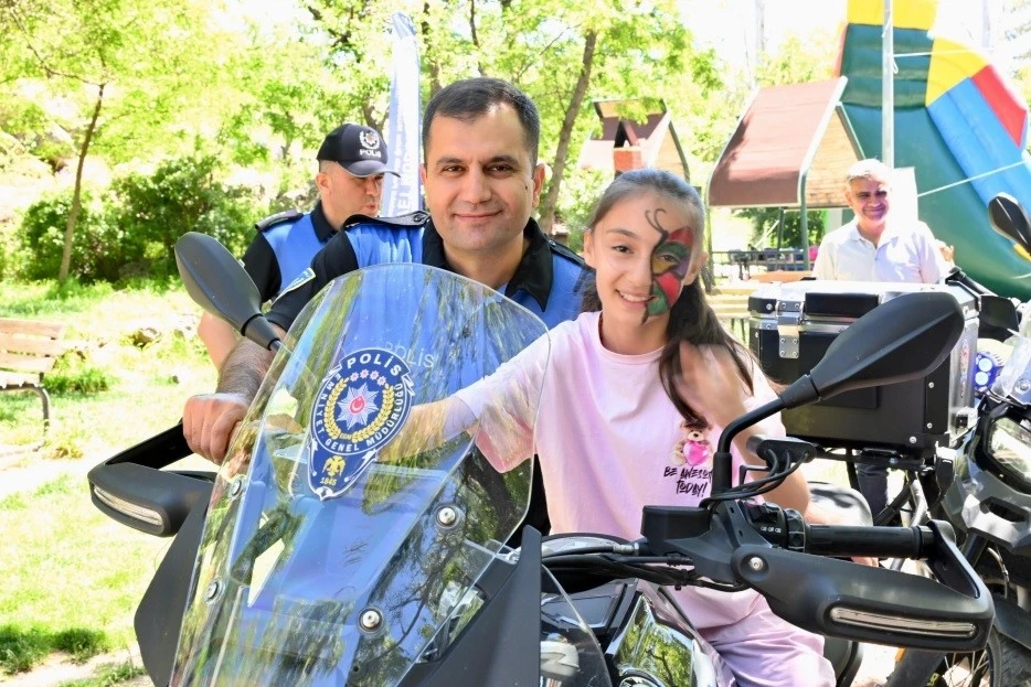 &Ccedil;OGEP kapsamında &Ccedil;ocuk Oyunları Şenliği d&uuml;zenlendi
