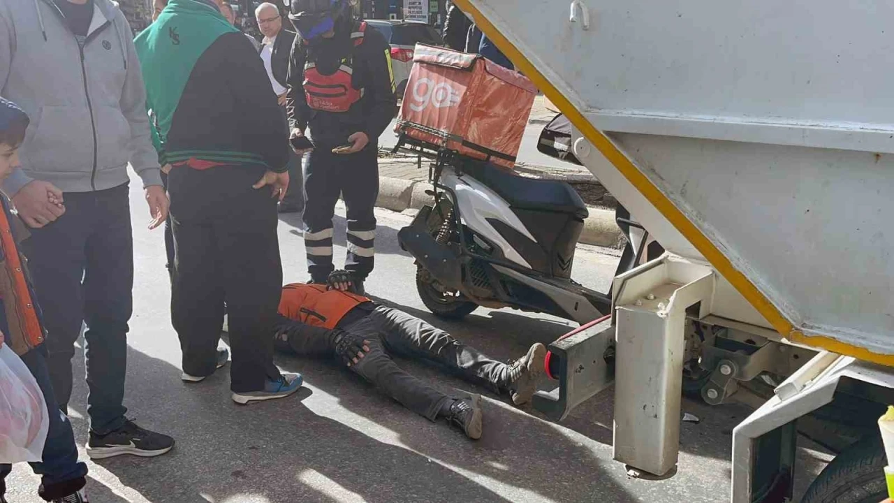 Çöp kamyonuna çarpan Motokurye yaralandı
