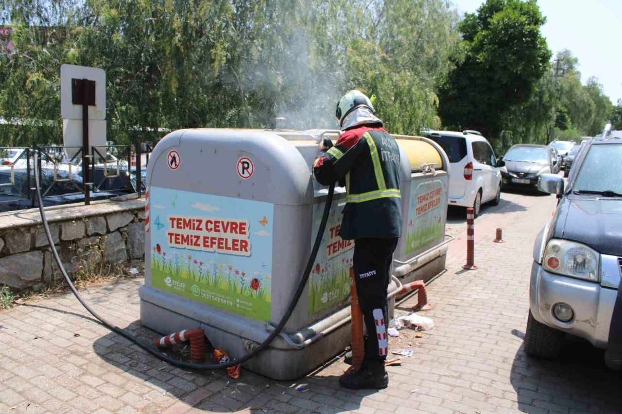 Çöp konteyneri yangını araçlara sıçramadan söndürüldü
