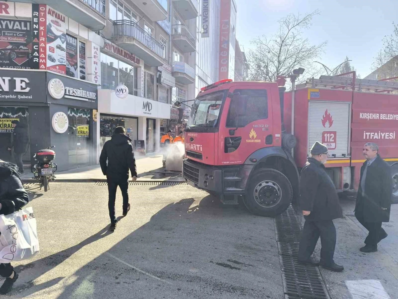 Çöp konteynerinde çıkan yangın söndürüldü
