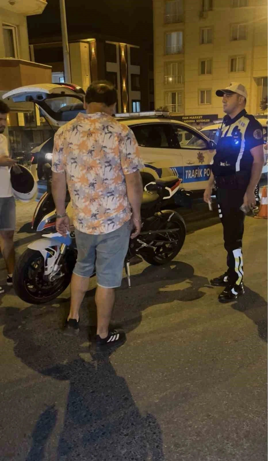 &Ccedil;orlu&rsquo;da akrobatik hareketler yapan motosikletliye ağır ceza
