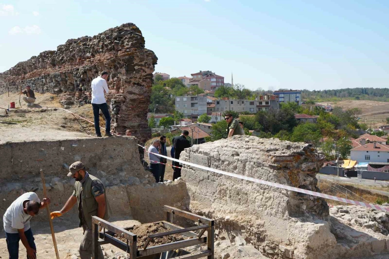 Çorlu Kalesi’nde kazı çalışmaları sürüyor
